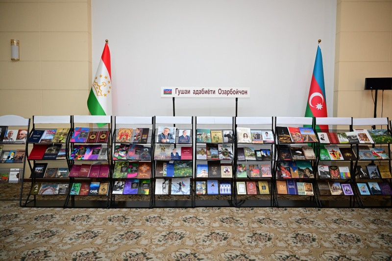Azərbaycan Ədəbiyyatı Guşəsinin açılış mərasimi olub - FOTOLAR