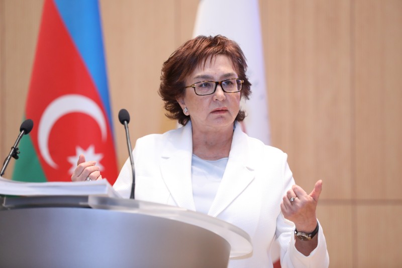 Müəllim özünü “haqlı” göstərmək üçün sistemə qarşı çıxış edir