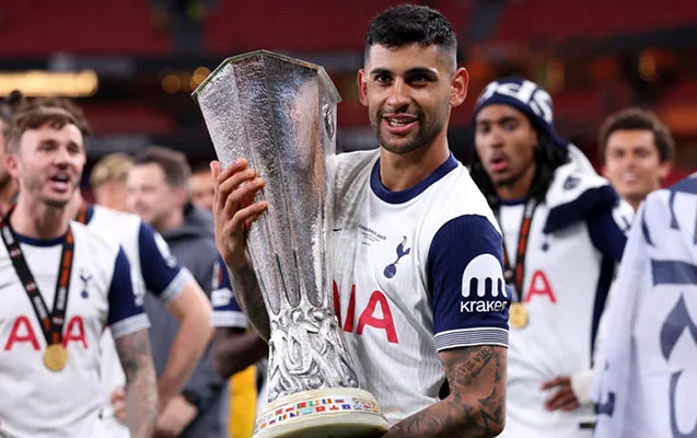 UEFA medal qalmaqalına görə üzr istədi