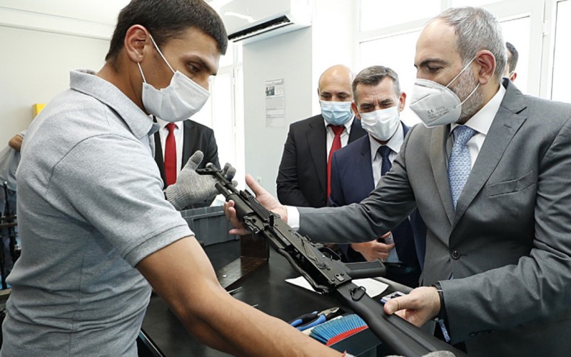 İrəvan Hindistanın hərbi şirkətləri ilə əməkdaşlığı müzakirə edib