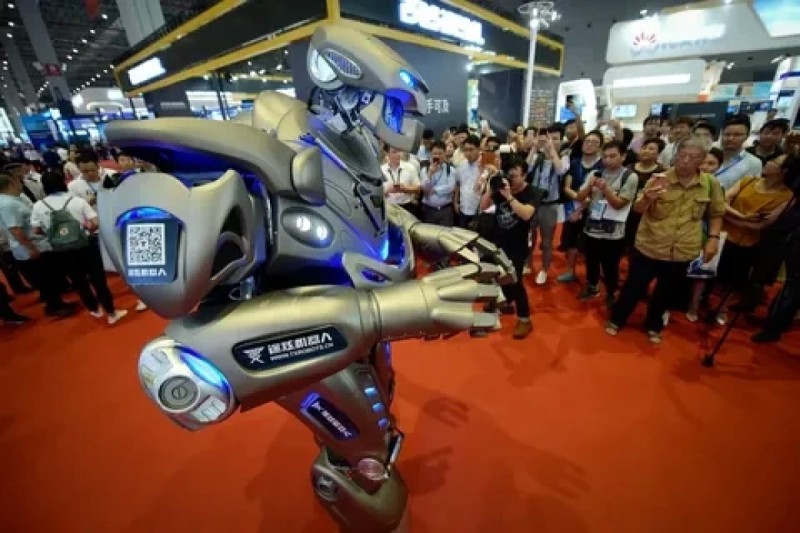 Çində insanabənzər robotlar döyüşdürülüb