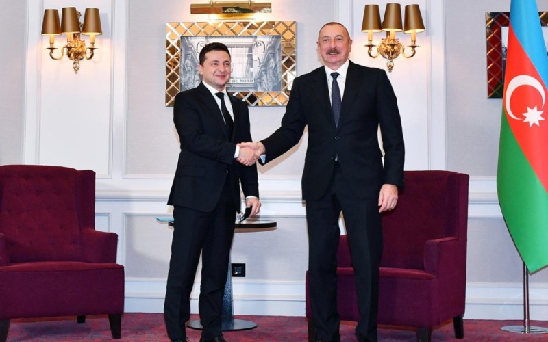 Zelenski İlham Əliyevi TƏBRİK ETDİ