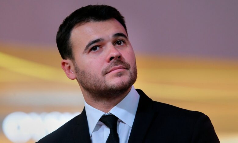 Emin Ağalarovun nənəsinin pullarını oğurladılar