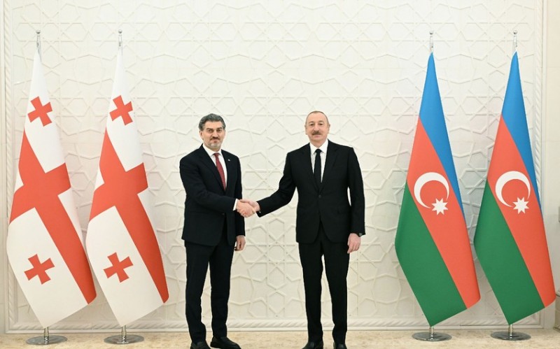 Prezident gürcüstanlı həmkarını təbrik etdi