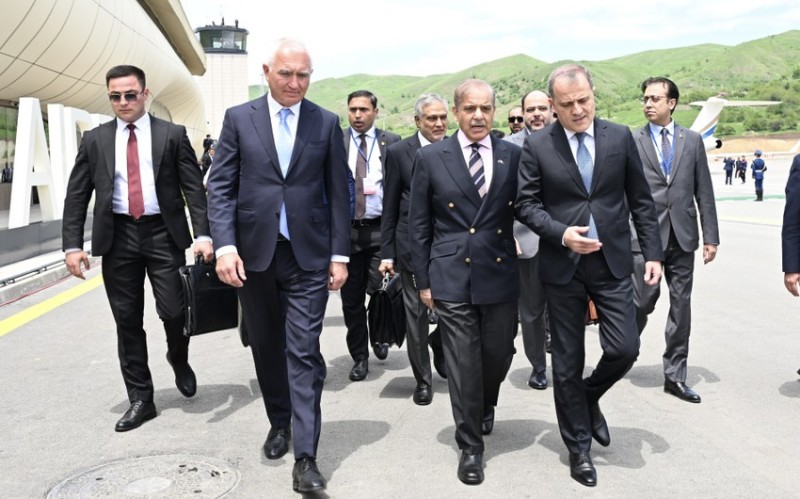 Şahbaz Şərifin təyyarəsi Laçın Hava Limanında - FOTO
