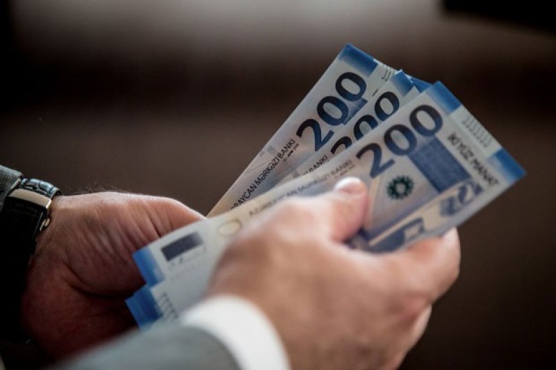 Bakıda orta aylıq əməkhaqqı 1350 manatı ötüb