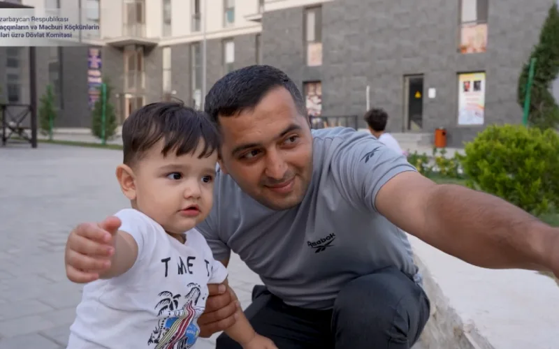 Komitə növbəti fləşmobu məşhur mahnıya həsr etdi - VİDEO