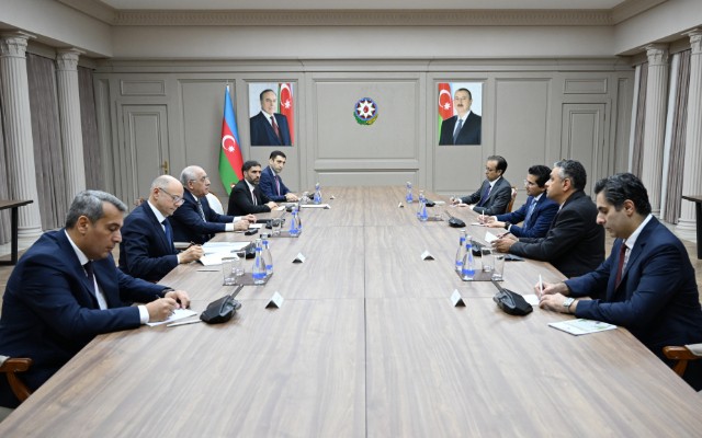 Əli Əsədov Pakistanın neft naziri ilə görüşdü