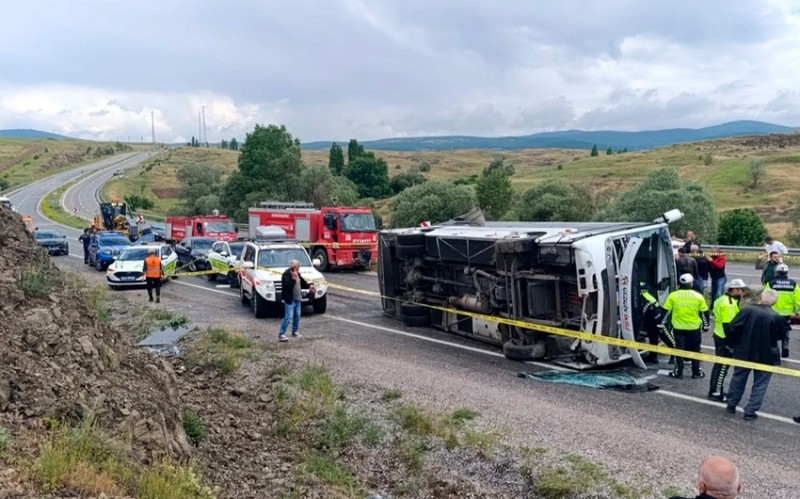 Türkiyədə ağır yol qəzası: 2 nəfər öldü, 15 nəfər yaralandı