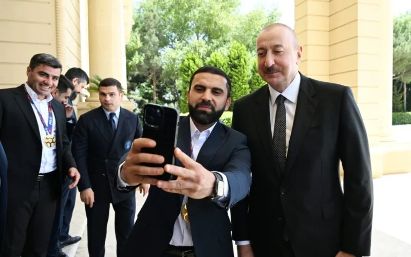 Prezidentin dünya çempionları ilə görüşündən VİDEO