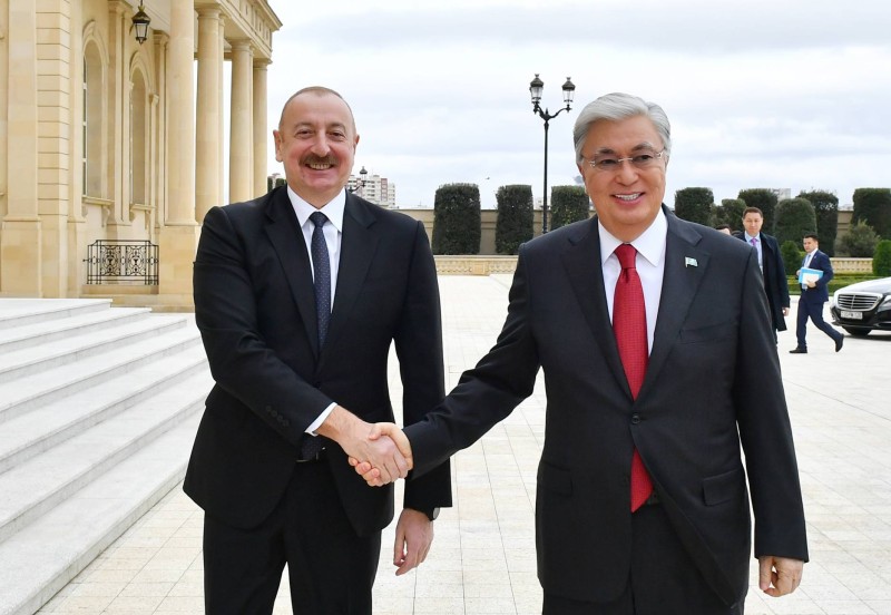 İlham Əliyev Tokayevi təbrik etdi
