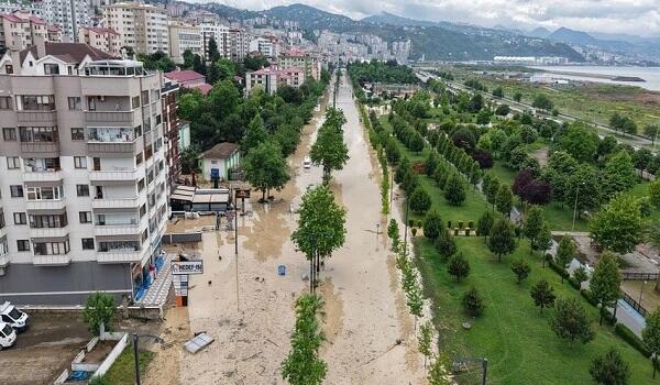 Trabzonu sel basdı - Bir nəfər itkin düşdü