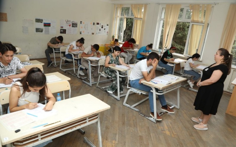 İmtahanlarda qayda pozan nəzarətçilərin sayı açıqlanıb