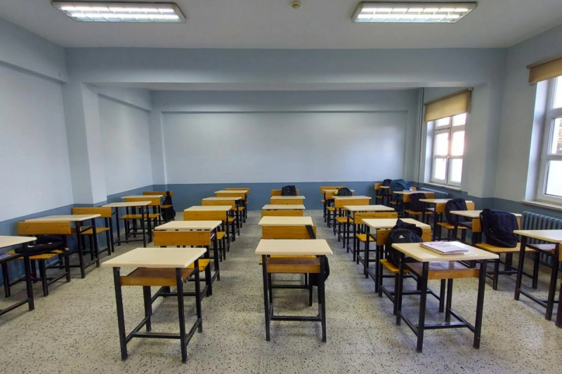 Azərbaycanda 64 məktəb BAĞLANDI
