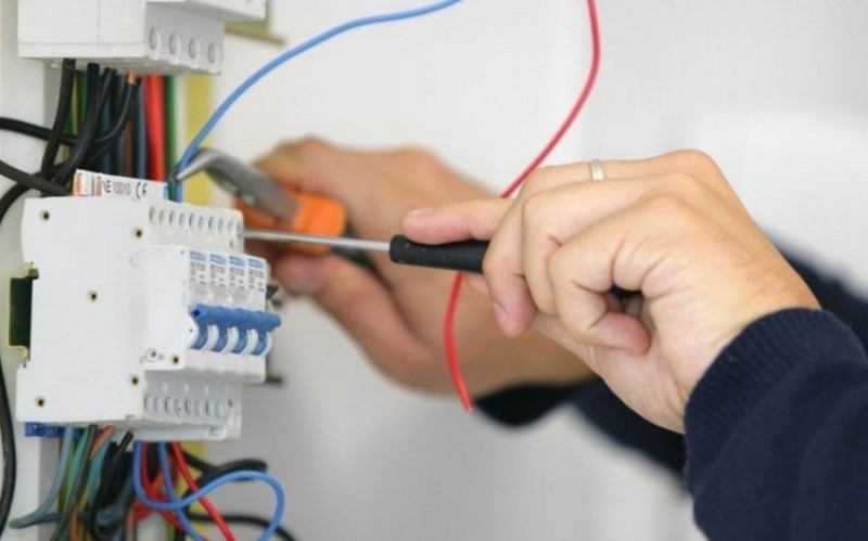 44 yaşlı kişini elektrik cərəyanı vurdu