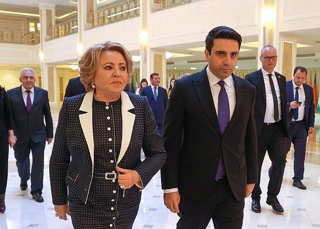 Simonyanın Matviyenko ilə görüşü zamanı Rusiya əleyhinə aksiya keçirilib