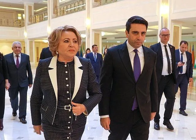 Simonyanın Matviyenko ilə görüşü zamanı Rusiya əleyhinə aksiya keçirilib