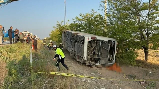 Sərnişin avtobusu aşdı - 1 ölü, 26 yaralı