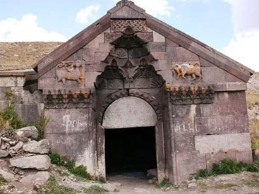Qarakilsədəki Qoşundaş abidəsi: Tarixə səfər və Paşinyanın ziyarətinin siyasi mənası