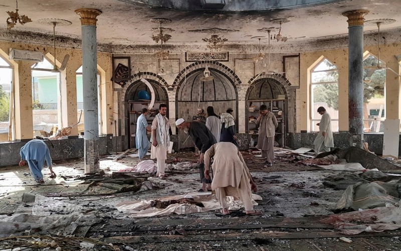 Yəməndə namaz vaxtı məscidə hücum edildi - Ölənlər və yaralılar var