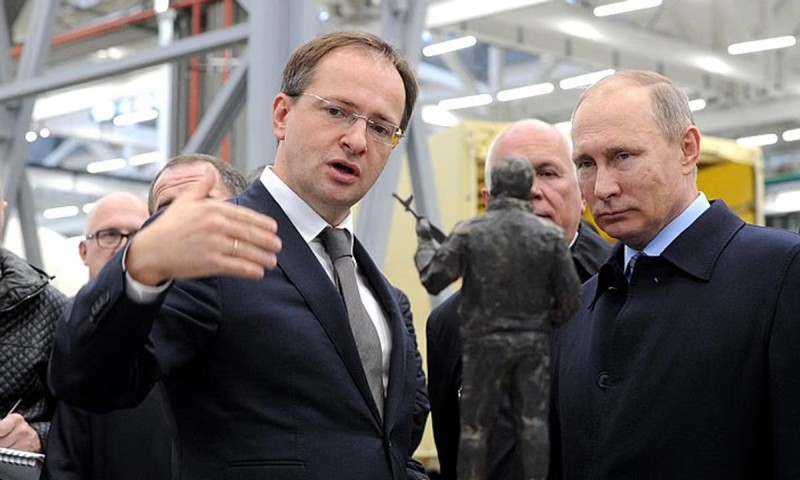 Azərbaycana dil uzadan Putinin köməkçisi əslində KİMDİR?