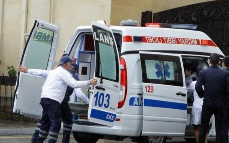Qadın paltar asarkən üçüncü mərtəbədən YIXILDI