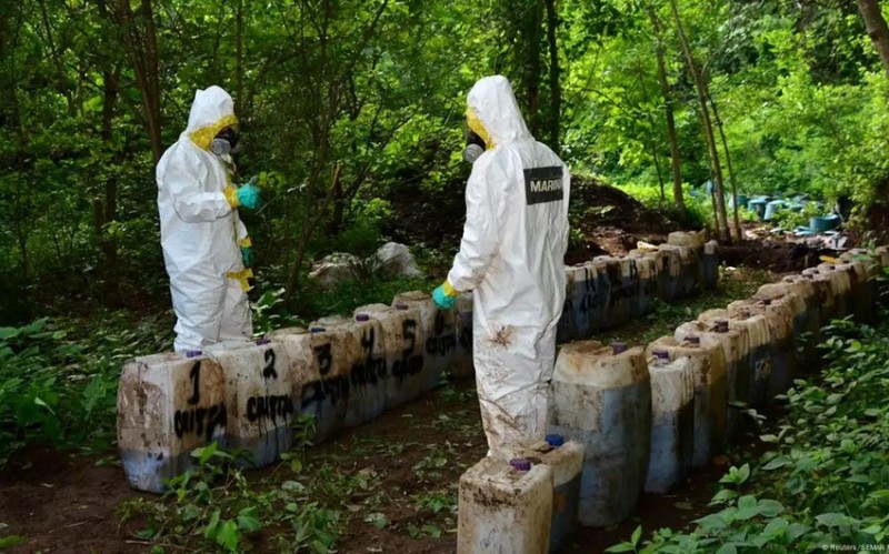 Gizli laboratoriyalarda 42 ton metamfetamin ələ keçirilib