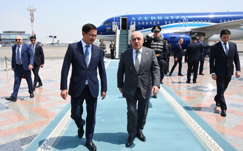 Baş nazir Özbəkistanda səfərdədir