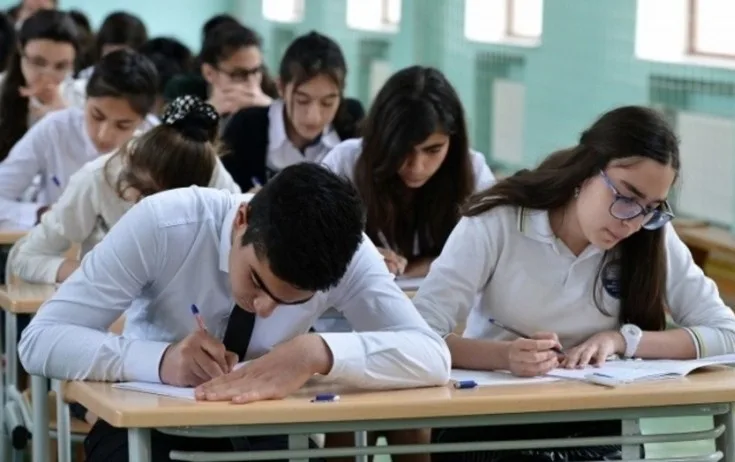 Qəbul imtahanında 2 nəfər 400 bal topladı