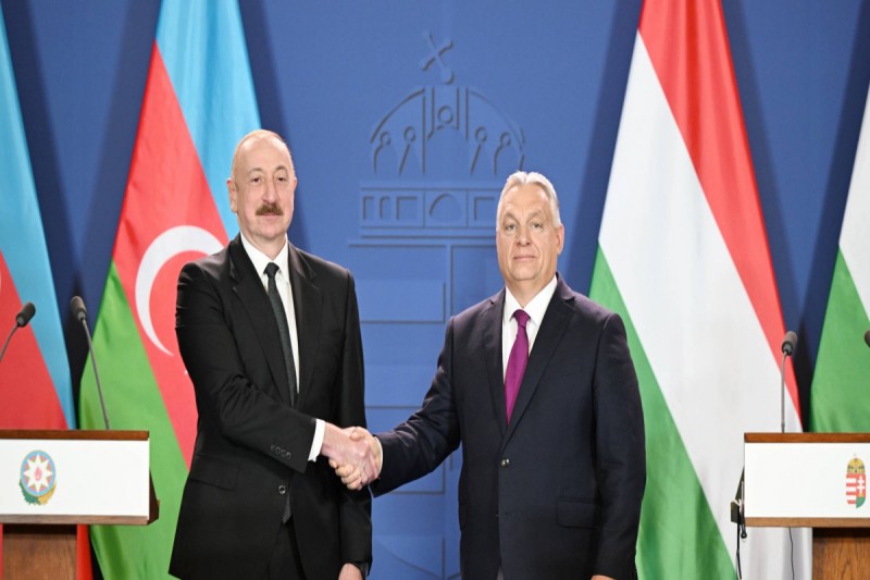 Orban İlham Əliyevi təbrik etdi
