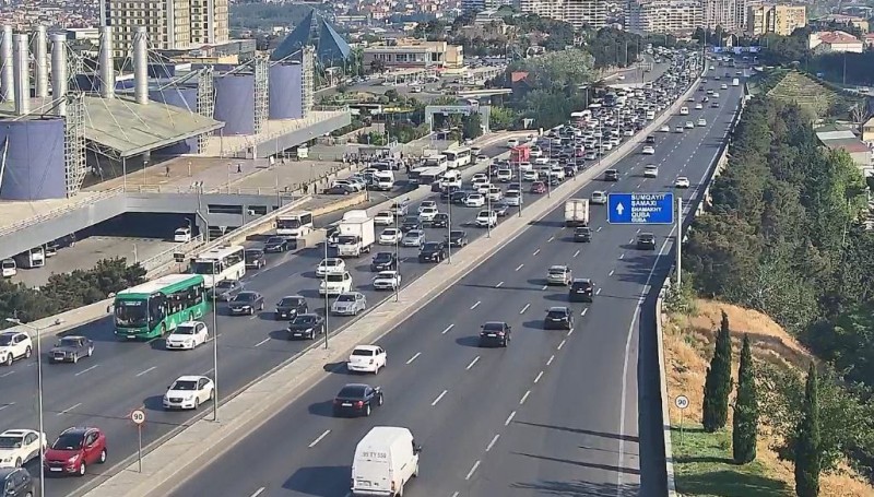 Bakının tıxaclı yolları - SİYAHI