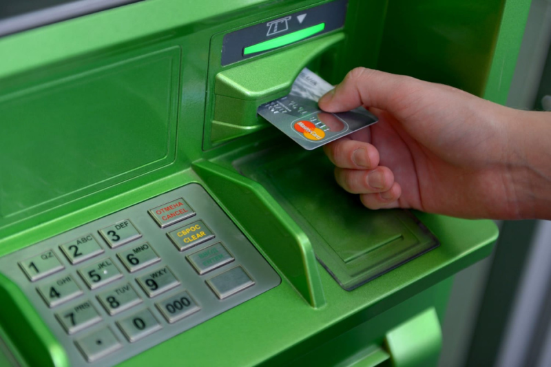 Bank kartlarından 5 min manatdan çox pul oğurlanıb