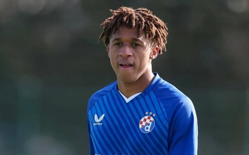 Barselona 16 yaşlı futbolçu transfer edir