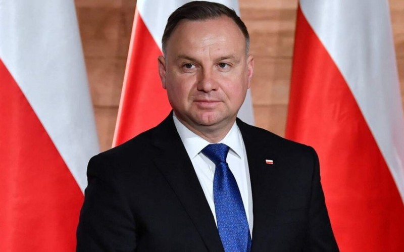 Polşa Prezidenti Sinqapuru tərk edə bilmir - SƏBƏB