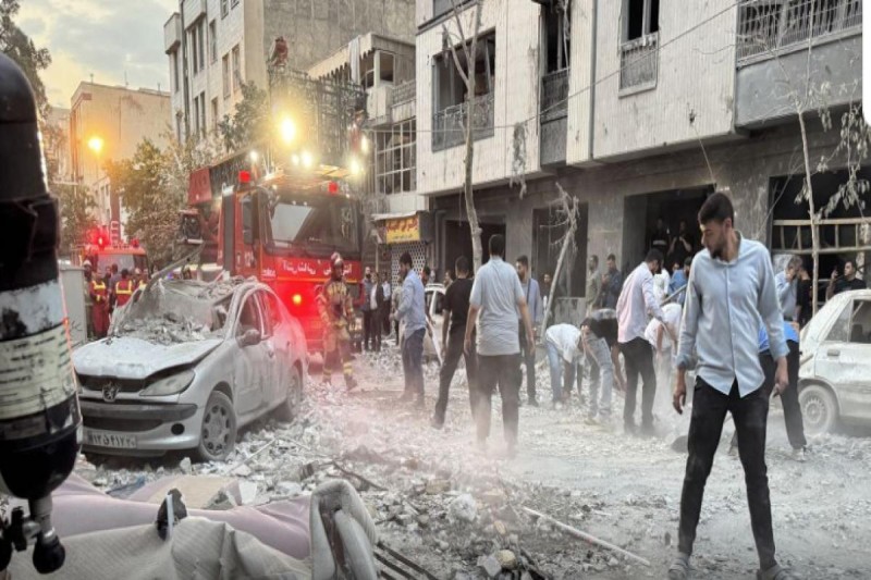 İsrail Şiraz və İsfahana hava zərbələri endirib