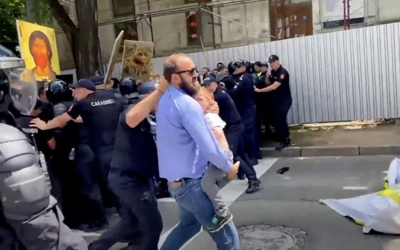 Cinsi azlıqlarla dindarlar arasında qarşıdurma - saxlanılanlar var