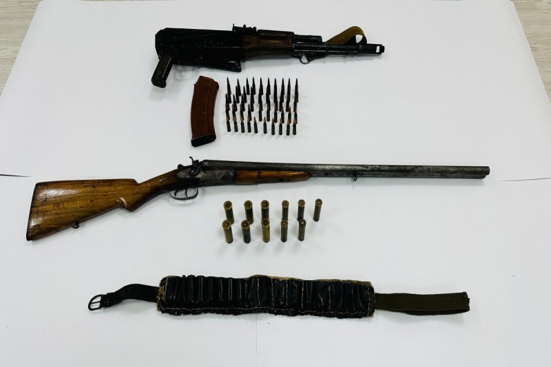 Kalaşnikov saxlayan kişi həbs edildi