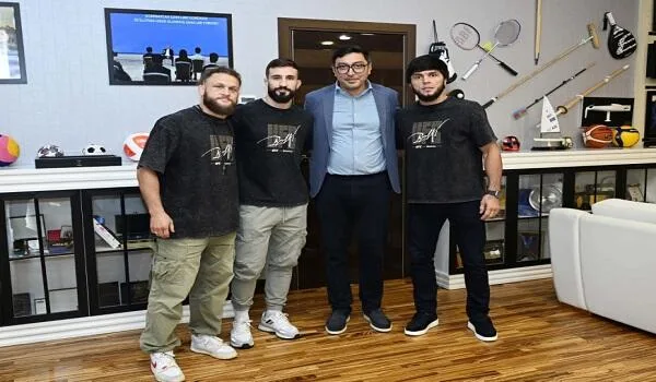 Nazir UFC gecəsində döyüşəcək idmançılarla görüşdü