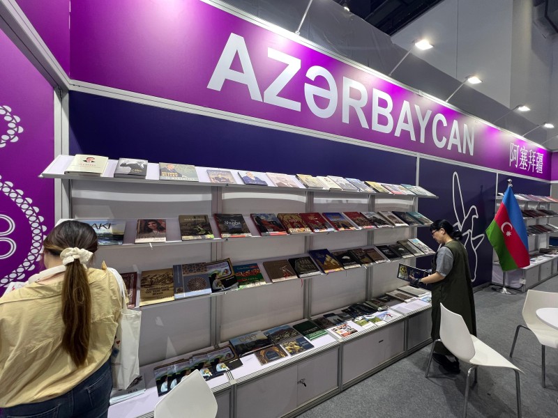 Azərbaycan nəşrləri Pekin Beynəlxalq Kitab Sərgisində - FOTOLAR