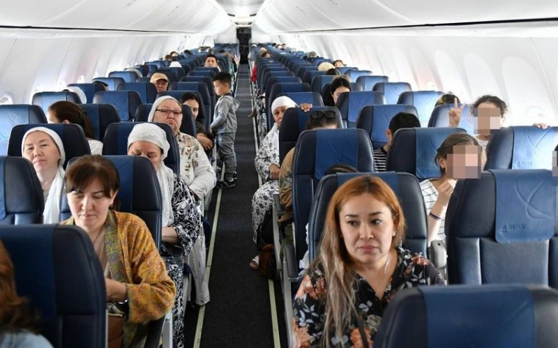 Qazaxıstan İrandan 109 vətəndaşını Azərbaycan və Türkmənistan vasitəsilə təxliyə edib