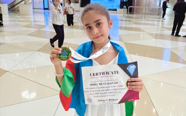 Azərbaycanlı məktəbli ölkəyə qızıl medal gətirdi