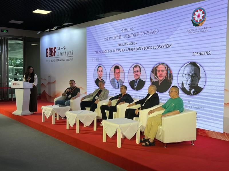 Pekində Azərbaycan kitabına həsr olunmuş müzakirə keçirildi - FOTOLAR