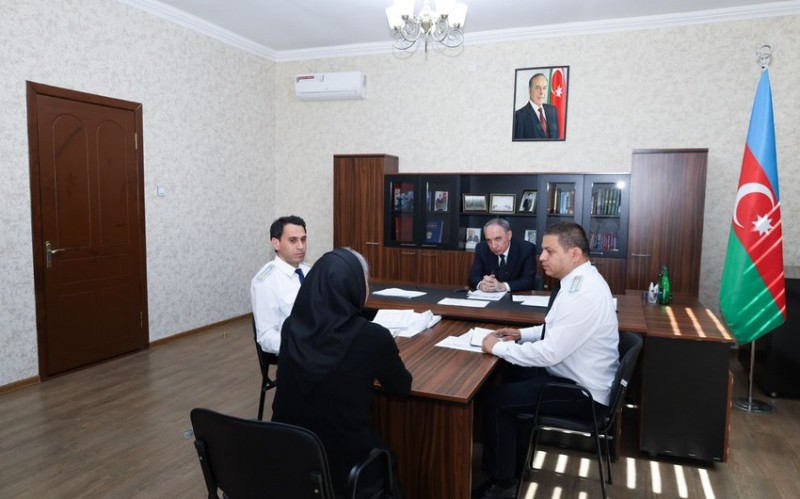 Baş prokuror Gədəbəydə vətəndaşları qəbul edib