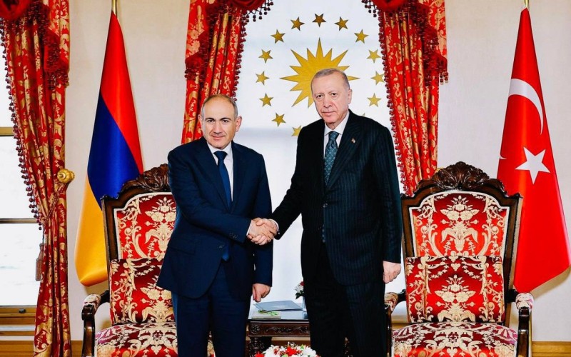 Ərdoğanla Paşinyanın bir saatlıq görüşü bitdi - YENİLƏNİB