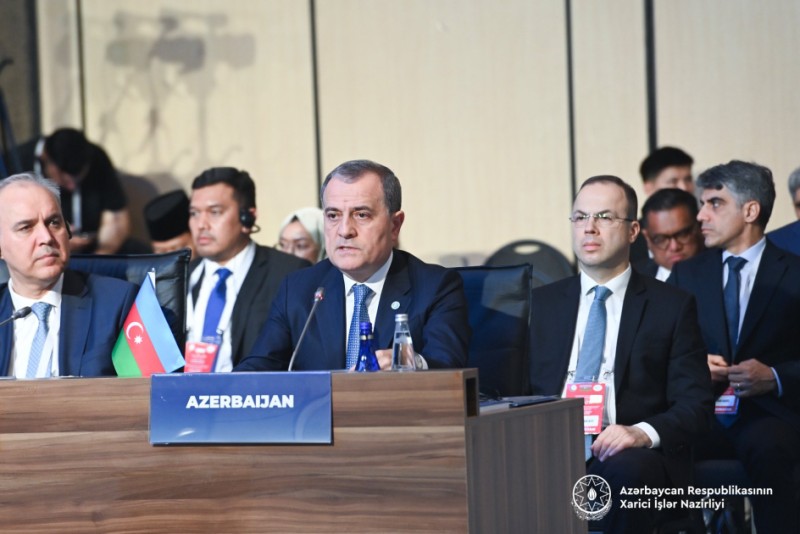 Ceyhun Bayramov İslam Əməkdaşlıq Təşkilatının Nazirlər Şurasının fövqəladə iclasında çıxış edib