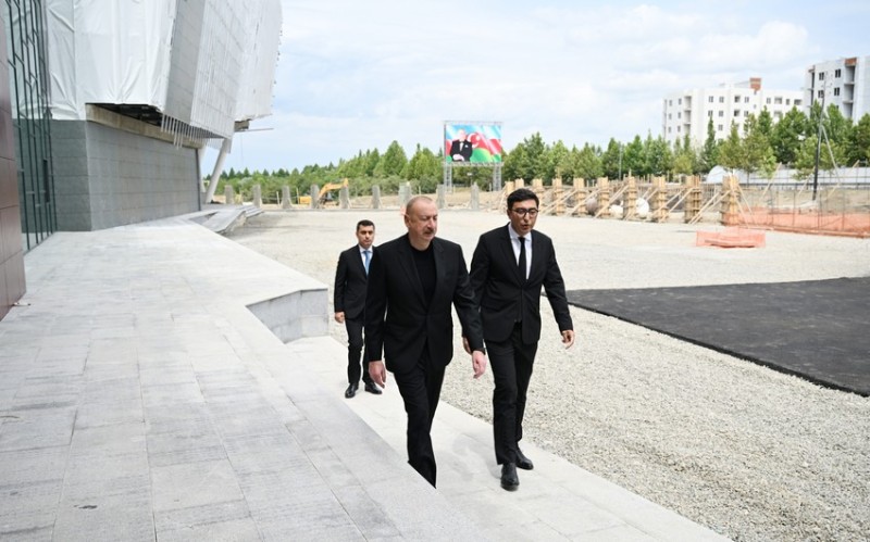 Prezident Yevlax Olimpiya İdman Kompleksində görülmüş işlərlə tanış olub - YENİLƏNİB