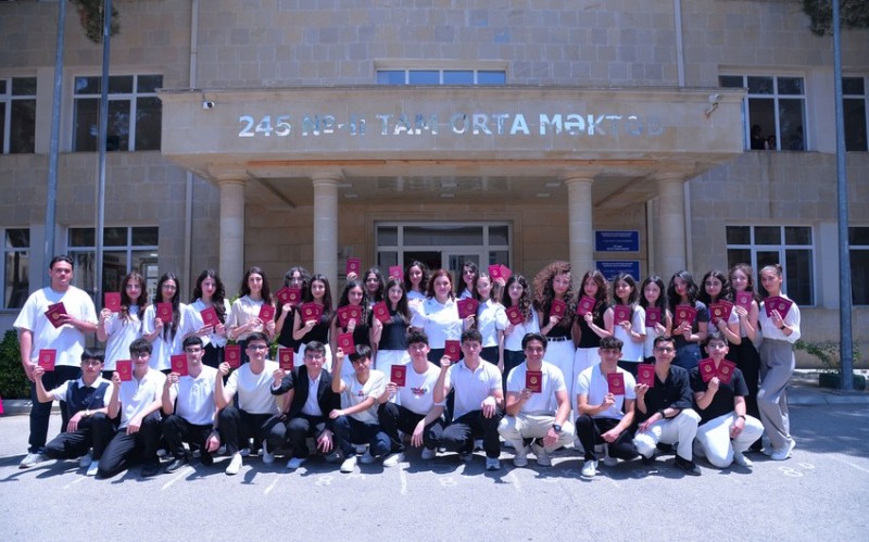 2 213 nəfər məktəbi fərqlənmə attestatı ilə bitirib