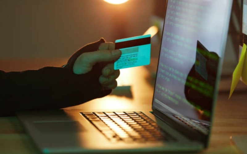 Ötən gün bank kartlarından nə qədər vəsait oğurlanıb?
