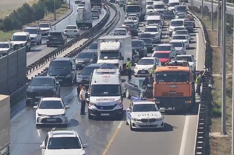  Bakı Kənar Dairəvi yolda yol-nəqliyyat hadisəsi baş verib