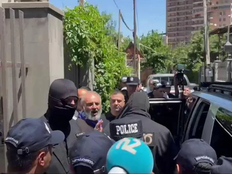 Ermənistanda kilsə və müxalifət çevriliş ittihamı ilə hədəfdə - Paşinyan üçün təhlükəli mərhələ